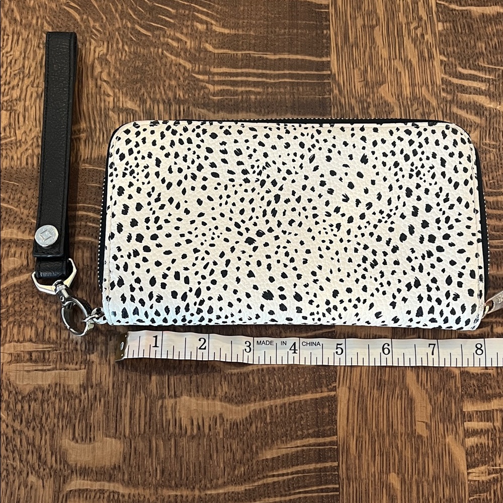 Thirty-One Leopard Clutch